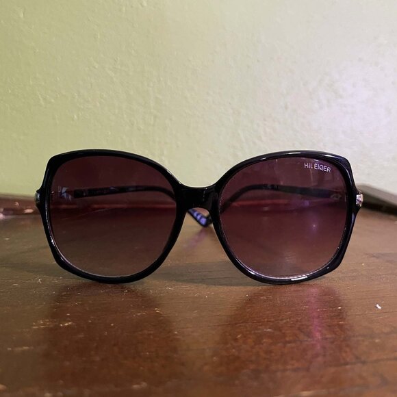 Tommy Hilfiger Oversized Square Sunglasses – Black with Plum Gradient Lens - Picture 1 of 7